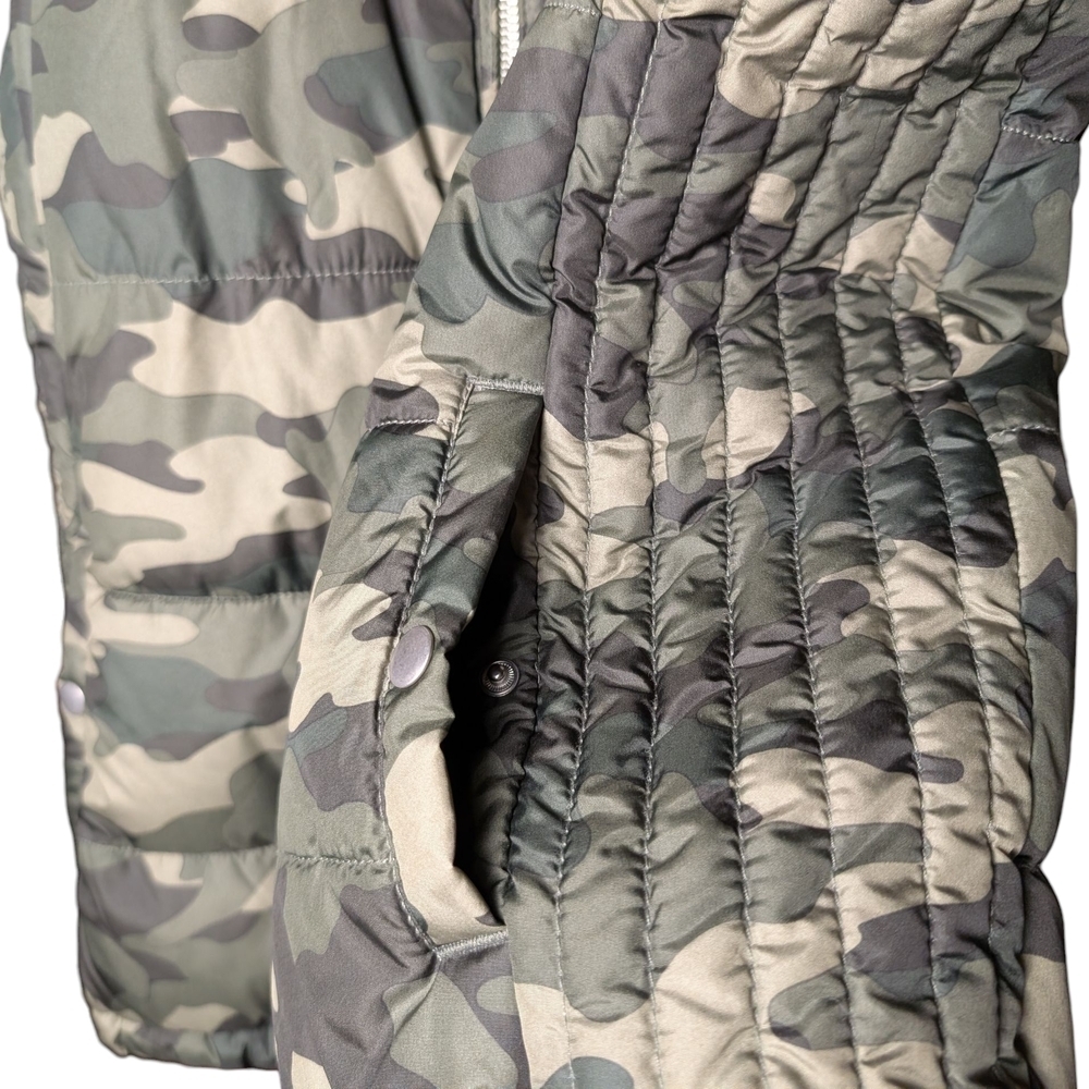 Old Navy Camouflage Puffy Puffer Vest Pockets Zipper Sleeveless Like New Size M - Picture 5 of 12